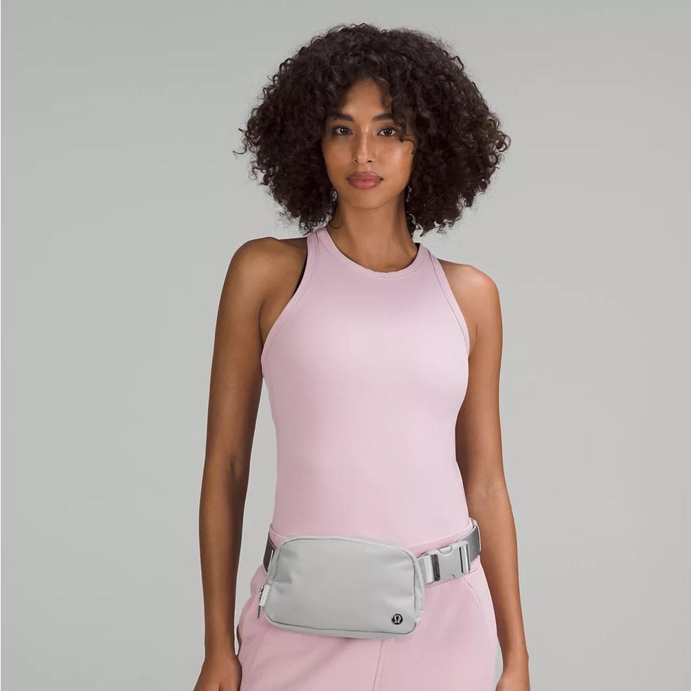 🍋NWT Lululemon Everywhere Belt Bag Silver Drop/White Wordmark - Picture 5 of 11